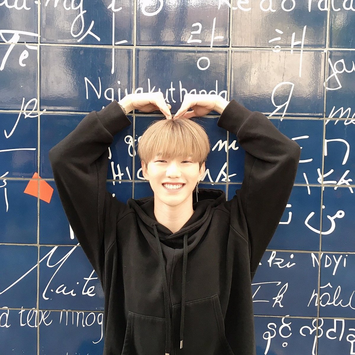 [진서]  Happy New Year ❤
2019년도 하루밖에 남지 않았어요
올해 마무리 잘하세요 
2020년 새해 복 많이 받으세요 

#엔티크 (N.tic)  #ntic  #NewTrendIcon  #진서