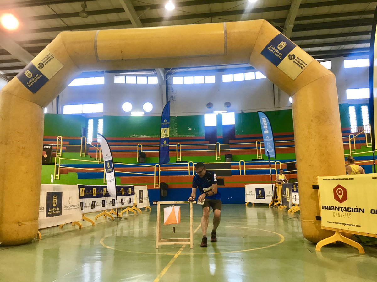 GCOM_info's tweet photo. Unos comienzan el recorrido y otros llegan a la meta de #GCOM2019🏃🏽👏🏼 La carrera de hoy pertenece a la modalidad ‘sprint’, por lo que la capacidad física es muy importante. Es una carrera explosiva en la que cada segundo cuenta. 

#GCIslaEuropeadelDeporte https://t.co/TiBuAwuoYa