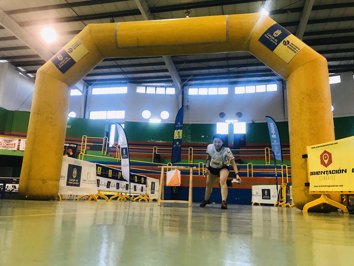 GCOM_info's tweet photo. Unos comienzan el recorrido y otros llegan a la meta de #GCOM2019🏃🏽👏🏼 La carrera de hoy pertenece a la modalidad ‘sprint’, por lo que la capacidad física es muy importante. Es una carrera explosiva en la que cada segundo cuenta. 

#GCIslaEuropeadelDeporte https://t.co/TiBuAwuoYa