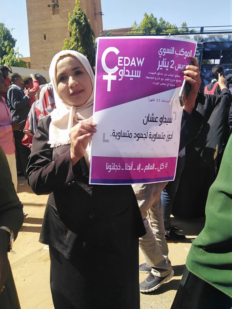 Halayalkarib's tweet photo. @WomenProtest_SD 
كل البنات مع سيداو كل البنات عارفين حقوقهم وين .
سيداو عشان حماية بناتنا و  بالقانون
#كل-العالم-إلا-انحنا-خجلتونا 
#الموكب-النسوي-الخرطوم-2-1-2020 https://t.co/P5CvzsKLkg