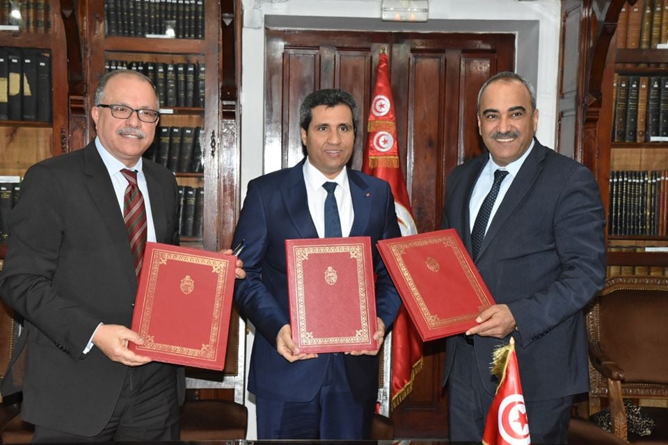 TapNewsAgency's tweet photo. #Tunisia: agreement on management of Guarantee Fund for Start-ups to enhance role of investment companies in supporting capital of start-ups, whose business model is based on innovation was inked Monday between Finance Ministry, @Ministere_TCEN & #SOTUGAR. https://t.co/fDO1dYtUs6 https://t.co/6RtuWMOqks