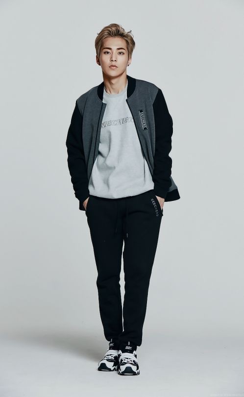 Xiuthetic's tweet photo. Minseok long legs
Minseok 3cm tall https://t.co/sgzBekeejc