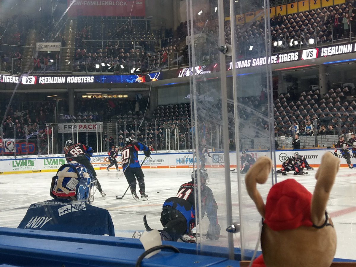 Gargarstig's tweet photo. Das Jen(i)ke Experiment #nitvsiec #iserlohnroosters #icetigers #scheespieln #criketiswatchingyou #arenanürnbergerversicherung https://t.co/pL3kxwZmjG