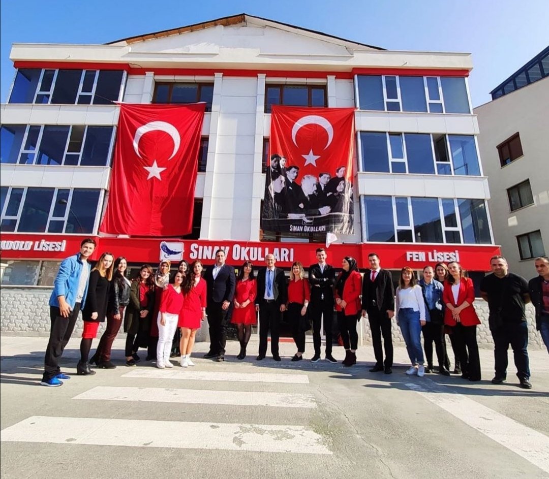 AmasyaSinav's tweet photo. Amasya Sınav Okulları olarak 2020 yılında da tüm kadromuzla eğitimin destekçisiyiz.. 
#egitimsehriamasya
#2020amasyayaiyigelecek
@tcmeb
@ziyaselcuk
@ikostereli 
@DrOsmanVarol 
@Amasyamem05 https://t.co/YhLT00InC9