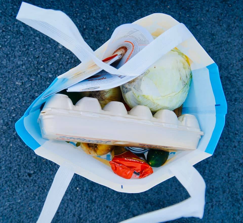SecondHarvestET's tweet photo. In 2019, the #FreshPantry program launched and distributed four times in #Knoxville. Through Fresh Pantry, 43,000+ lbs of fresh food made their way into #Knox Co homes! Second Harvest will continue to be nutritionally responsible food distributors in 2020. #YearInReview #Monday https://t.co/nPT5soGuyP