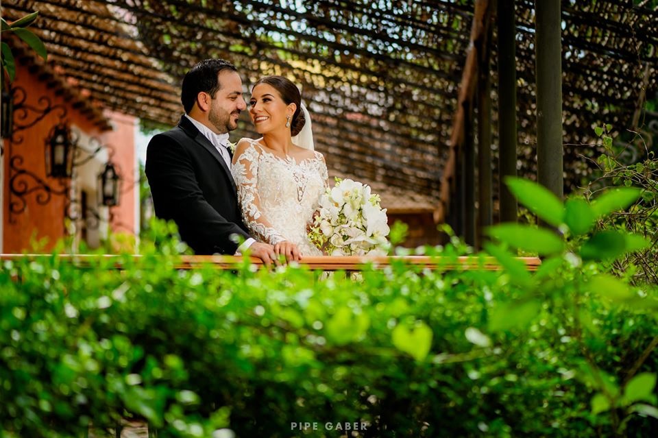 MidWoman's tweet photo. ¿A punto de dar el “Sí”? 👰🏻 Preservar los hermosos recuerdos del Gran Día ya es posible con @pipegaber 😉📷 #midwoman #fashionmagazine #fotografía #bodas #fotografíadebodas #weddingphotography #wedding #photography https://t.co/gStnt0eN7C