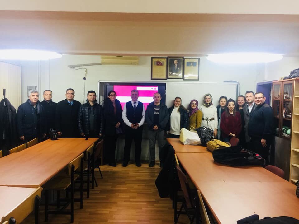 Şehzadeler Şehri Amasya'da, 
Eğitim Şehr-i Amasya sloganı altında,
5132 öğretmenimizle, geleceğimizin teminatı çocuklarımız için 2020 yılında da var gücümüzle çalışacağız. 
#egitimsehriAmasya
#2020amasyayaiyigelecek 
<a href="/tcmeb/">Millî Eğitim Bakanlığı</a>
<a href="/ziyaselcuk/">Ziya Selçuk</a>
<a href="/safran1958/">Mustafa SAFRAN</a>
<a href="/DrOsmanVarol/">Dr Osman Varol</a>
<a href="/ikostereli/">İlker KÖSTERELİOĞLU</a>