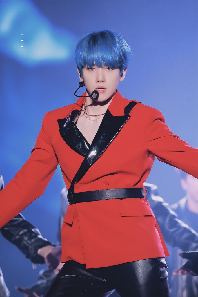 Nimsshi's tweet photo. Lust-B es el único que puede quitarle todo el estrés del trabajo a ChanYeol, por eso lo ve bailar cada semana, sin falta. 

El día que tiene tiempo de ir por su hija al kinder, ve a Lust-B con un delantal de animalitos y un montón de niños brincando a su alrededor. https://t.co/6HaUZh9ImW
