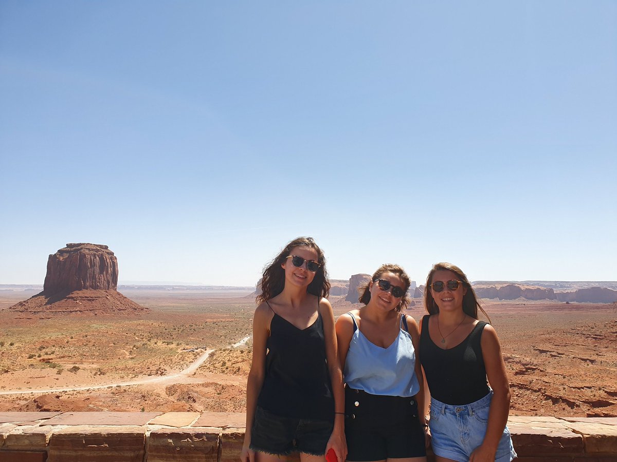 Bsr_Clem's tweet photo. Let 2020 be as a great adventure as 2019 🌍✈🎉🍻👨‍👩‍👧‍👦💓 https://t.co/IKxLmgjIw2
