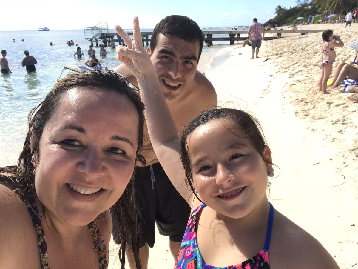 Telma_ebc's tweet photo. Holidays... https://t.co/hpxNDRq7Gz