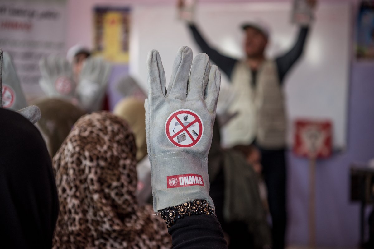 UNMAS's tweet photo. #Risk_education is an integral part of the #explosive #hazard response in #Iraq. The delivery of life-saving messages to communities living in/ returning to #retaken areas known or suspected to be #contaminated is essential to avoid #incidents. #ThankYouDonors for your support! https://t.co/6dizAKRE8E