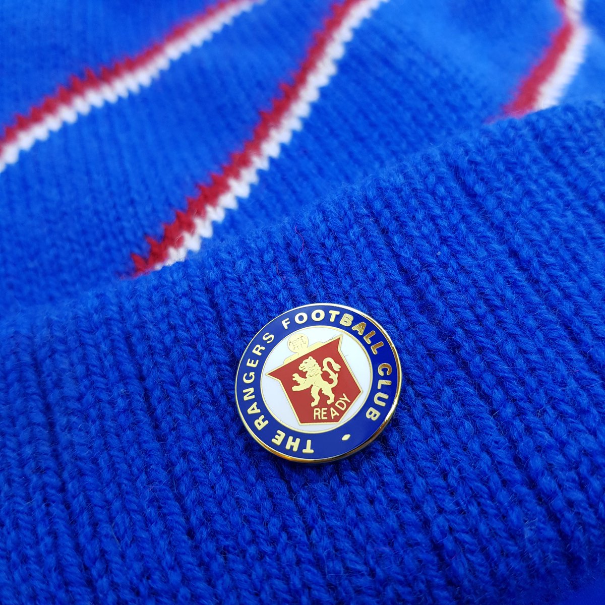 ___thefamous's tweet photo. ** SMUG WINNERS GIVEAWAY **

Limited Edition Lambswool bobble in the Famous Colours + Famous Football Team Pin 🎁

❤️ Like
🔁 RT Post
🔵 Follow Page

Winner announced Tuesday 31st, 7pm. We are the People, who sing of victory 👊🏻

🌐 https://t.co/0TAXrvR5x8 https://t.co/kLgeLqHfJo