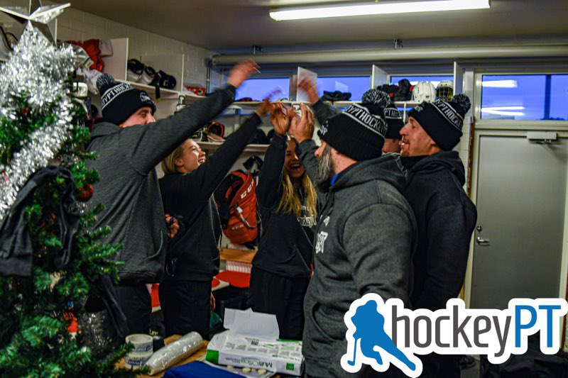 HRehnberg's tweet photo. Grymt kul att ha varit gästinstruktör i två dagar med detta gäng i Åby ishall. 12 ispass på två dagar🏒🥅
@hockeyPT_ 
Nu önskar jag alla följare ett gott nytt år⭐️🎅🏻☃️ https://t.co/7P0ZaSgWJu
