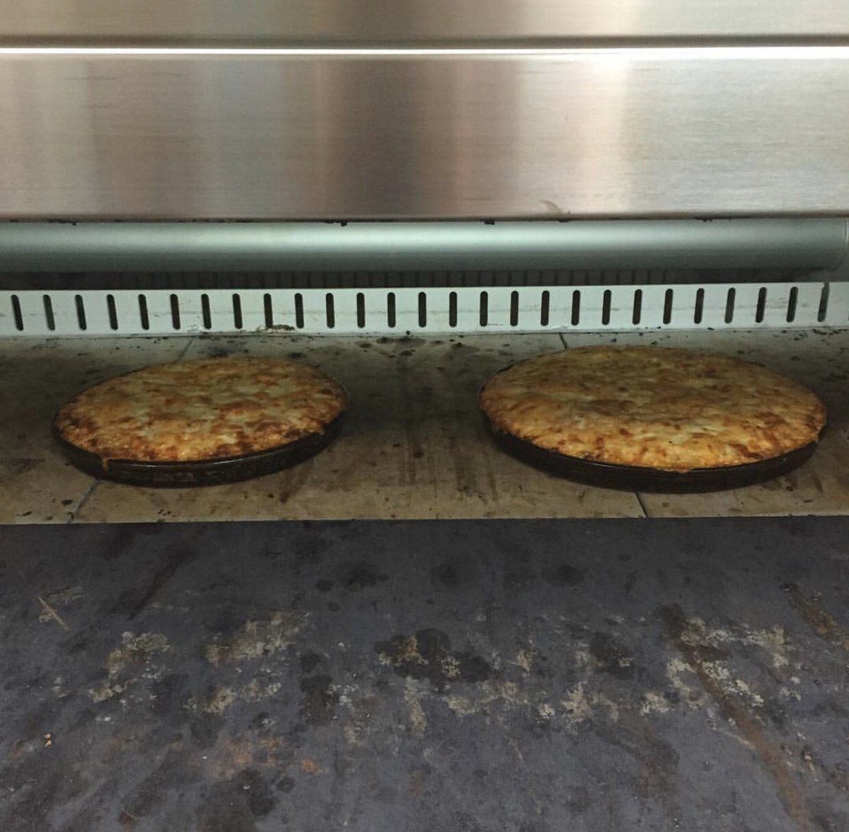 Are you struggling to find time for yourself during the busy holiday season? Sammy’s is here to help save you time with awesome delivery and takeout options available at both locations! #yyc #pizza #calgary