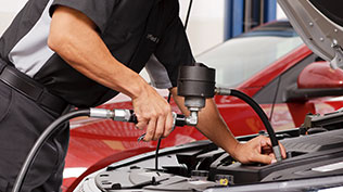 GoodyearCollier's tweet image. Fluid Inspection in #NaplesFL Fluids such as engine oil, transmission fluid, brake fluid, antifreeze, and power steering fluid are very important to inspect and transform on a regular basis. Read more here: colliergoodyear.com/fluid-inspecti… #SWFL #NaplesFlorida