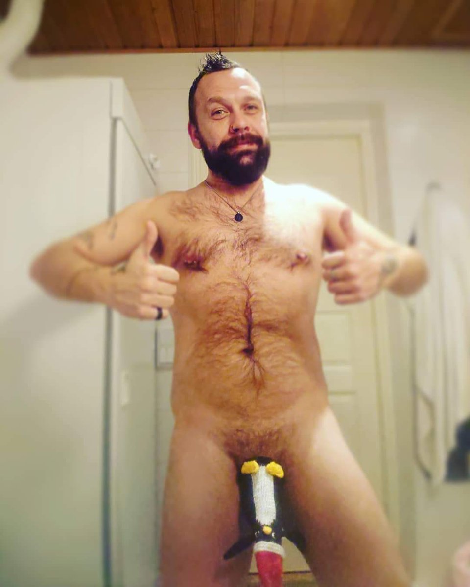 Theytravelling1's tweet photo. Wanna see under the penguin, head to https://t.co/hPXu7fwq2z 😁 tryna keep myself entertained in Lapland. Open to suggestions 😊🤗😈 #gaybeard #gaytravel #nakedgay #hornygay https://t.co/njqZZua9aj