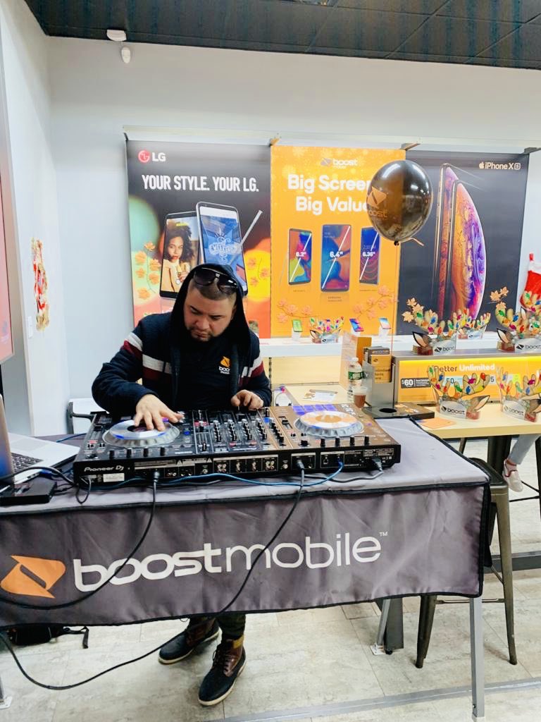 SandyKaul86's tweet photo. Sunday dj successful event at star wireless 163rd bx @SPG_NYC  @shawnatspg @mikehyperlink @faithhyperlink @SpgSteve @hyperlinkusa @david_hyperlink  #hyperownthemile #hyperready #hypersidewalk https://t.co/9AyVI3DUAU