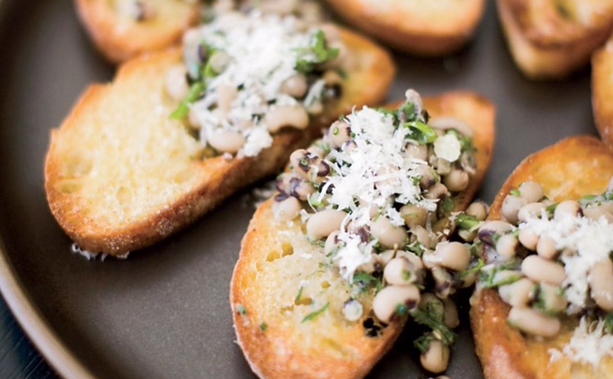 New Year's Day Black-Eyed Peas, made with olive oil.
foodandwine.com/recipes/new-ye… #blackeyedpeas #newyearsday #gourmet #appetizers #oliveoil