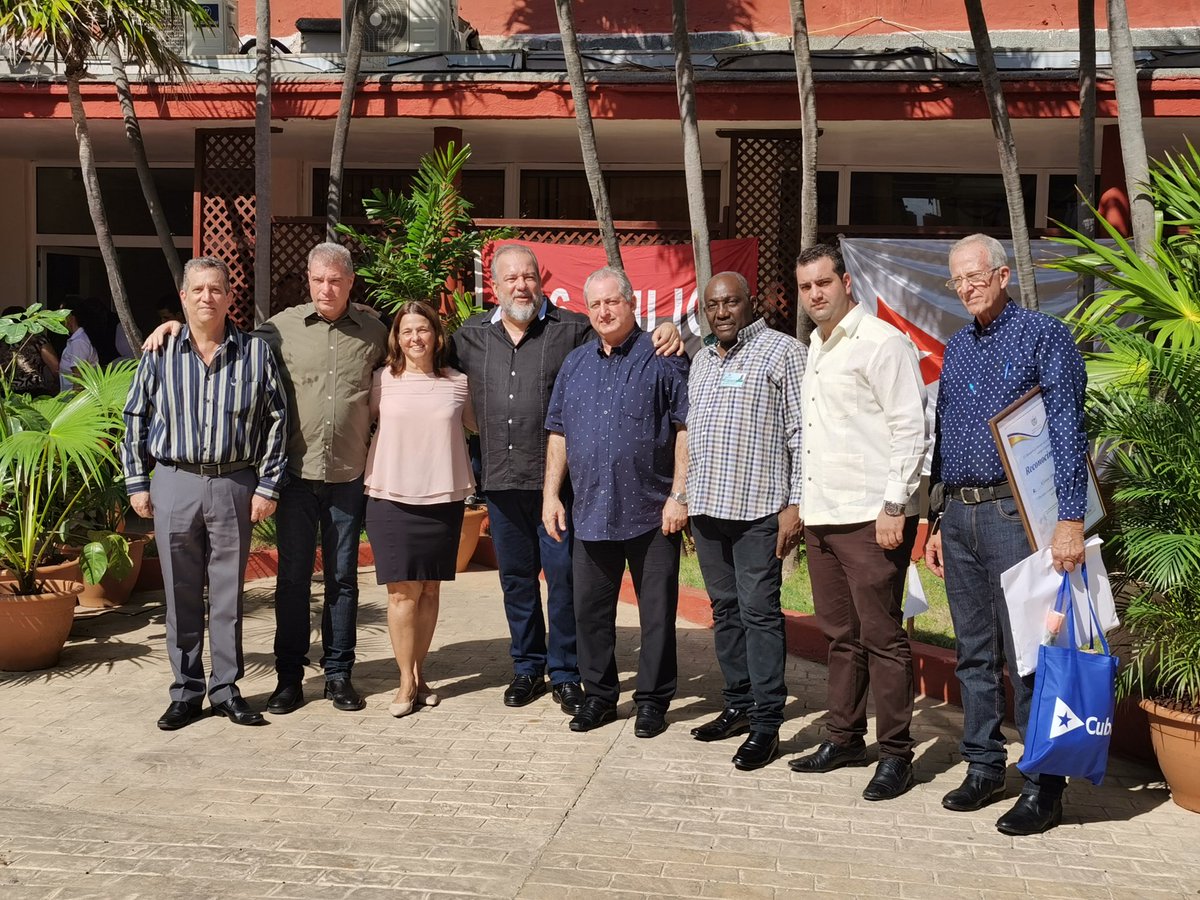 MMarreroCruz's tweet photo. Participé junto a los cuadros y trabajadores del Ministerio de Turismo en el acto político-cultural por el aniversario del triunfo de la Revolución, donde se reconocieron los resultados individuales y del sector en el 2019. #CubaDestinoSeguro #TurismoConCalidad #CubaTravel https://t.co/WryB9igA1O