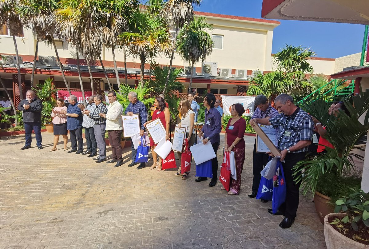 MMarreroCruz's tweet photo. Participé junto a los cuadros y trabajadores del Ministerio de Turismo en el acto político-cultural por el aniversario del triunfo de la Revolución, donde se reconocieron los resultados individuales y del sector en el 2019. #CubaDestinoSeguro #TurismoConCalidad #CubaTravel https://t.co/WryB9igA1O