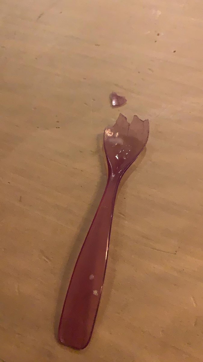 miesjewiesje's tweet photo. Dat je dochter een hapje lepel heeft genomen en je met spoed naar huis moet #huisartsenpost #help #iemandervaring? https://t.co/bfNnAorEGV