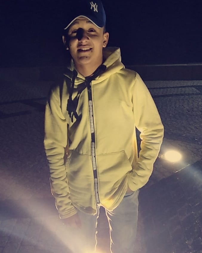 اذا كاان التدخين 😚🚬يقتل ببطئ..🙄
فااخبروا...الحيااه بانني لست مستعجلاا...🔥🔥😂