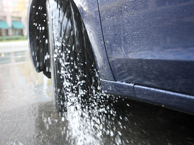 GoodyearCollier's tweet image. Driving tip: Driving in wet weather can be tough. Be sure you know how to drive in the rain properly: goodyear.com/en-US/tire-gui…