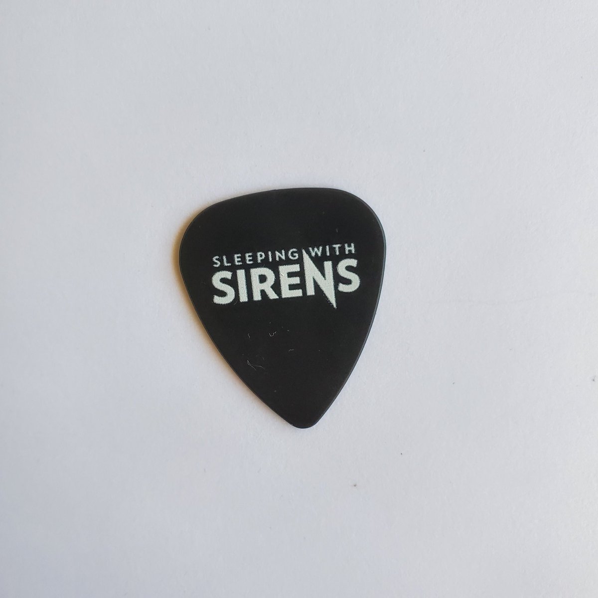 thatswsdork's tweet photo. My @SWStheband necklace finally came in! So happy!! @nodirectioncasa @Kellinquinn @JackSWS @JustinNFJK https://t.co/46F8FFUbov