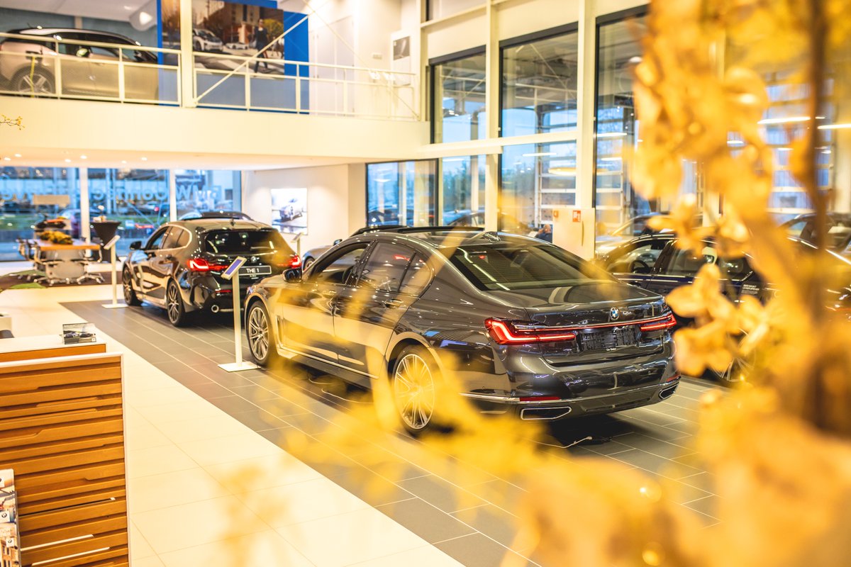 BMWdebeier's tweet photo. DE LAATSTE SPRINT.🏁
Het jaar zit erop en in de laatste maand van 2019 hebben wij nog enorm veel klanten blij kunnen maken met een nieuwe auto. De Beier wenst iedereen een gelukkig nieuwjaar en wij zien iedereen graag weer tegemoet of heten u welkom als nieuwe klant in 2020! https://t.co/PYXmAZDDDS