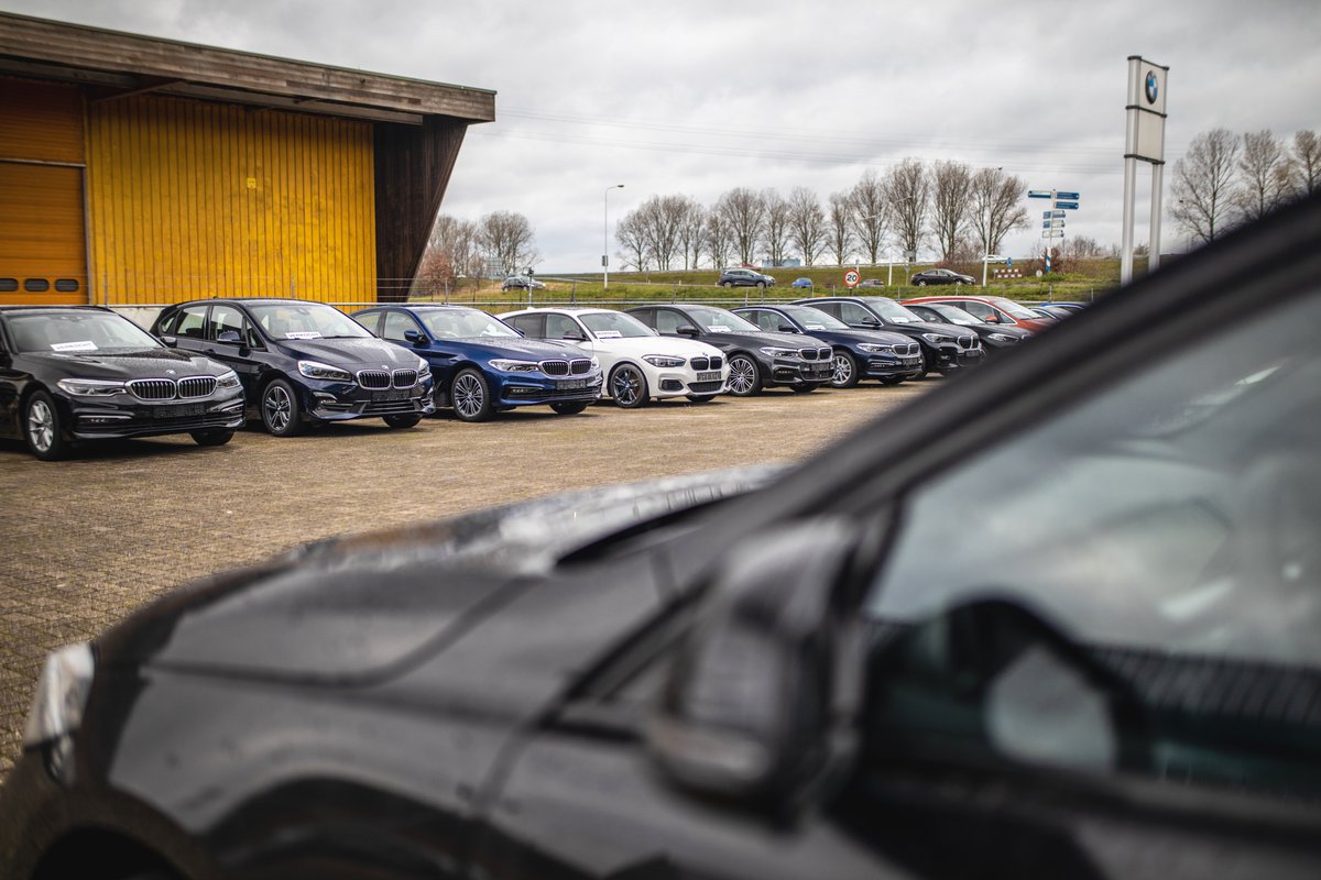 BMWdebeier's tweet photo. DE LAATSTE SPRINT.🏁
Het jaar zit erop en in de laatste maand van 2019 hebben wij nog enorm veel klanten blij kunnen maken met een nieuwe auto. De Beier wenst iedereen een gelukkig nieuwjaar en wij zien iedereen graag weer tegemoet of heten u welkom als nieuwe klant in 2020! https://t.co/PYXmAZDDDS