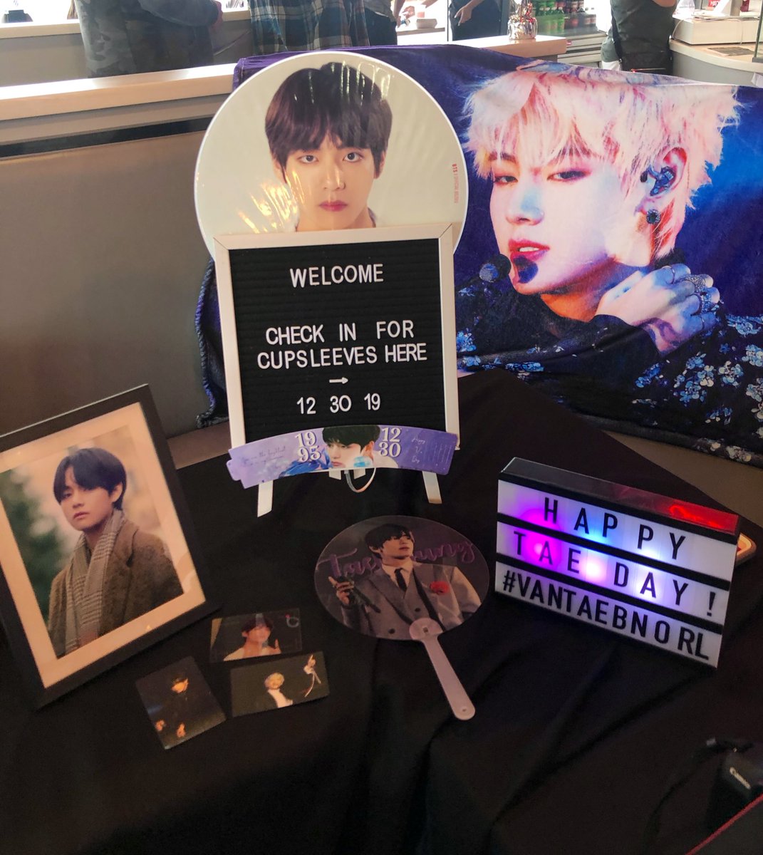 sarangtae_pins's tweet photo. Itโs almost time for Day 2! Taeโs birthday may be over back home, but weโre still celebrating here! Make sure to tag your pictures with #vantaebnORL so we can see all of ARMYโs beautiful faces! See you soon! ๐ https://t.co/Y4D6tooAv5