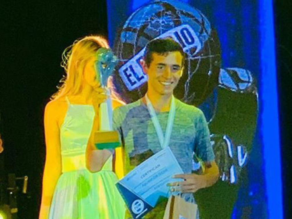 En otra noche de emociones, sorpresas y mucha adrenalina, la Fiesta del #Deporte Misionero volvió a distinguir a los mejores atletas de la temporada. Da Silva se llevó la terna de #atletismo mayores y otra vez logró otro reconocimiento. 👉👉👉nexosports.com.ar/agustin-da-sil…