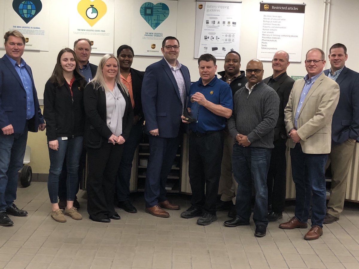 UPSGLNORTH's tweet photo. Congratulations to Ypsilanti Preload Manager Jeff Walker on his retirement after 35+ years at UPS! #proudupser ⁦@Gr8LakesUPSers⁩ ⁦@Shellab1Shellie⁩ ⁦@Mark_L_Smith⁩ https://t.co/BwKTqG3Cvg