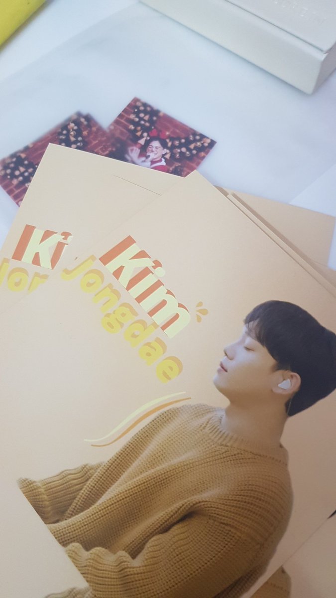 rac_alisson's tweet photo. Hello EXO-Ls 🥰 
I have some of my freebies left from #EXplOrationInMY #EXplOrationInKL 
do anybody want it please dm/mention down below first 20 aeris will get it in a set 😉 As some of the traders didnt reply my dm 🙂 https://t.co/foaAyqf2Gy
