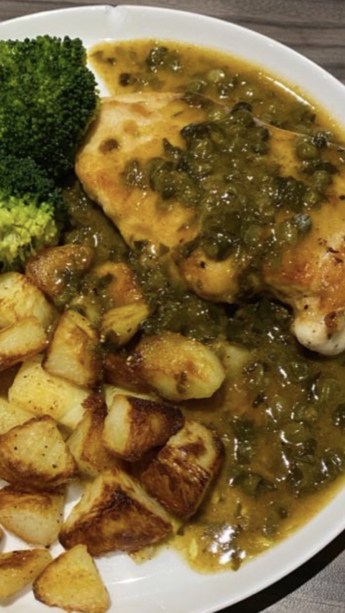 Polly_Crouch's tweet photo. @Ginofantastico Chicken in a lemon and caper sauce from Gino’s Italian Express Book ..... STUNNING 👌🏻#atethelot #tastesensation https://t.co/MVQxKZEsnX