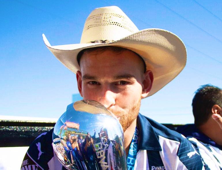 SomosRayados's tweet photo. ¿Es normal si ya amo muy intensamente a este cabrón? 🥺 https://t.co/mzP8GiL9jN