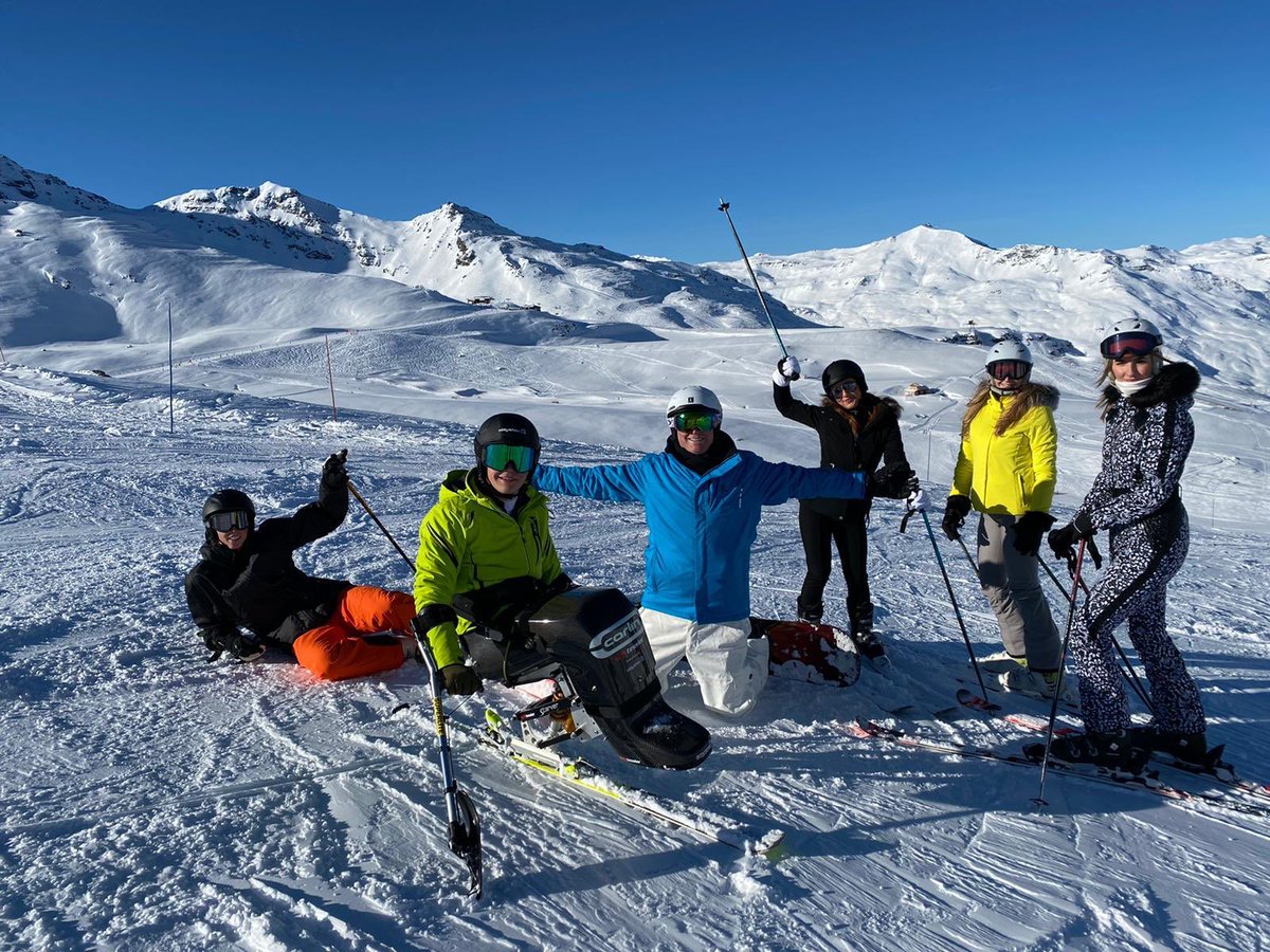 Last one to the bottom buys the first round... never seen my dad move so fast 🙃 

Glad to be ending the decade pretty damn perfectly. Happy New Years everyone! 🥂🔙🔛🔝🔜 #BillyWhizz