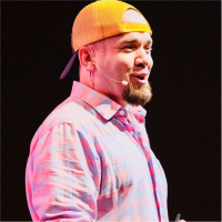 leeodden's tweet photo. And it's about time! “In 2020 social media marketing will shift from vanity metrics to transparent and authentic channels to focus on real-time customer engagement." @iSocialFanz See more #social2020 predictions https://t.co/p2a8gKD9Zt via @toprank https://t.co/GN9O8estbc