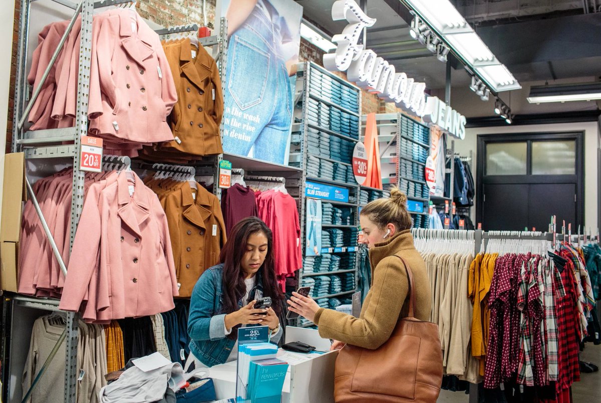 Salespeople? Out. Today's store needs "retail transaction enablers" who can manage a suite of apps. Via <a href="/nytimes/">The New York Times</a> nytimes.com/2019/12/26/nyr…