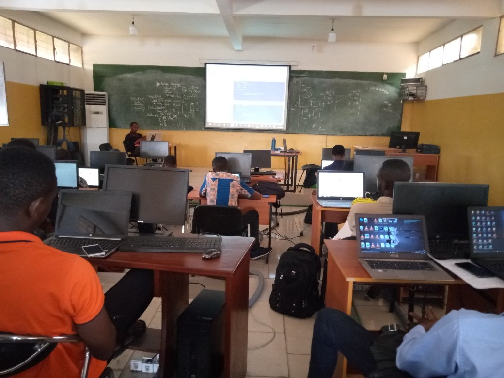 ValleyMalebo's tweet photo. #Kinshasa: aujourd'hui nous avons poursuivi notre programme @isipa_rdc sur @MongoDb, les jeunes apprennent les bases de donnรฉes pour gรฉrer leur grandes idรฉes.
#DCPG
#YHWH
@JA_Africa_ @jeune_afrique @BillyKambale1 @4Afrika @AYCommission @PatrickMuyaya https://t.co/yUP6LBkS8l