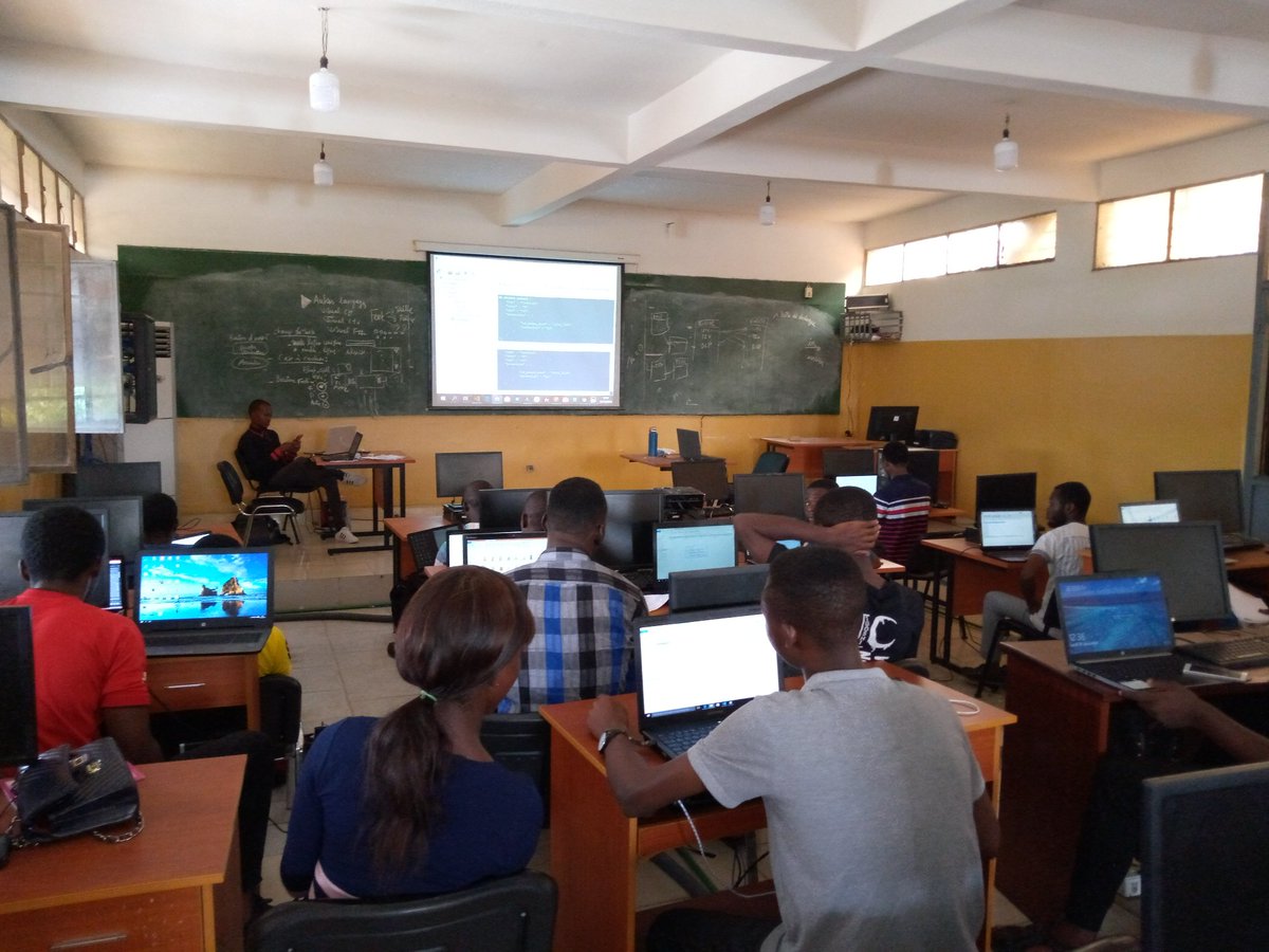 ValleyMalebo's tweet photo. #Kinshasa: aujourd'hui nous avons poursuivi notre programme @isipa_rdc sur @MongoDb, les jeunes apprennent les bases de donnรฉes pour gรฉrer leur grandes idรฉes.
#DCPG
#YHWH
@JA_Africa_ @jeune_afrique @BillyKambale1 @4Afrika @AYCommission @PatrickMuyaya https://t.co/yUP6LBkS8l