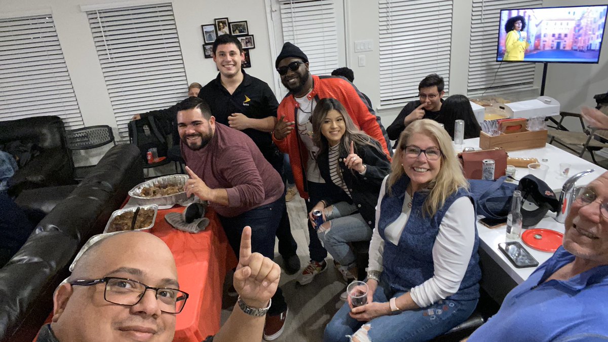 TMobileTX's tweet photo. DFW-1 celebrating their success during the holiday party. Keep breaking records #WinnersKeepScore #DFW #SprintExpress #SprintFam @Bruce21_PR @gredhes @mmcmahon09 @DGidelski @ChrisValle80 https://t.co/oAKMYV6nKy