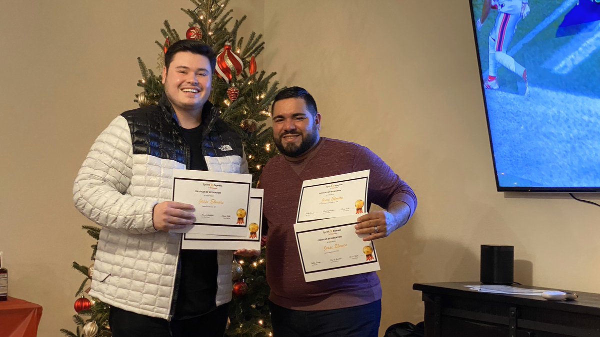 TMobileTX's tweet photo. DFW-1 celebrating their success during the holiday party. Keep breaking records #WinnersKeepScore #DFW #SprintExpress #SprintFam @Bruce21_PR @gredhes @mmcmahon09 @DGidelski @ChrisValle80 https://t.co/oAKMYV6nKy