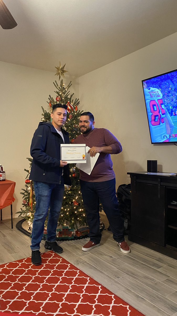 TMobileTX's tweet photo. DFW-1 celebrating their success during the holiday party. Keep breaking records #WinnersKeepScore #DFW #SprintExpress #SprintFam @Bruce21_PR @gredhes @mmcmahon09 @DGidelski @ChrisValle80 https://t.co/oAKMYV6nKy