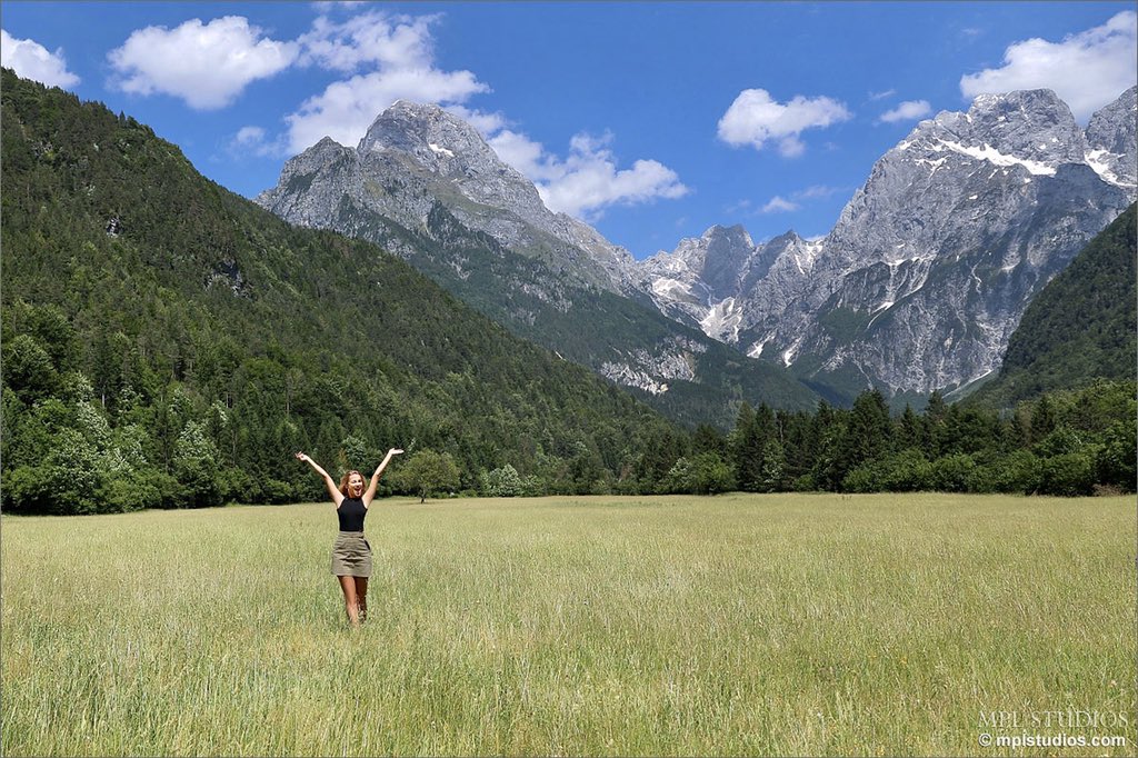 Thierry_Fashion's tweet photo. Supergirl @Cara_Mell_model looking supernatural in the Julian Alps - https://t.co/PnJXoIq352 #caramell #mplthierry #mplmodels #mplstudios #arthouse #julianalps #triglav #logpod https://t.co/y7aJ1yRNIR