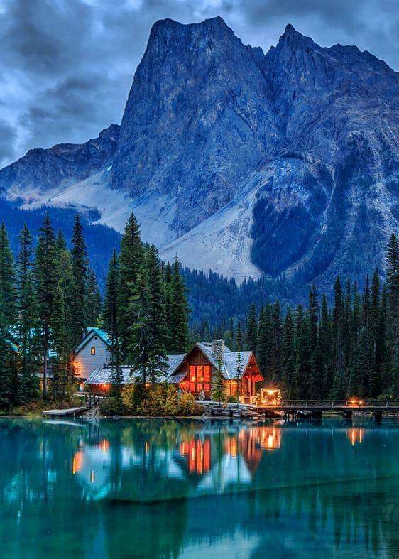 CanadaDebate's tweet photo. Emerald Lake, Yoho National Park, Canada 🇨🇦 British Columbia Online @OnlineColumbia https://t.co/hPGqhqYkud