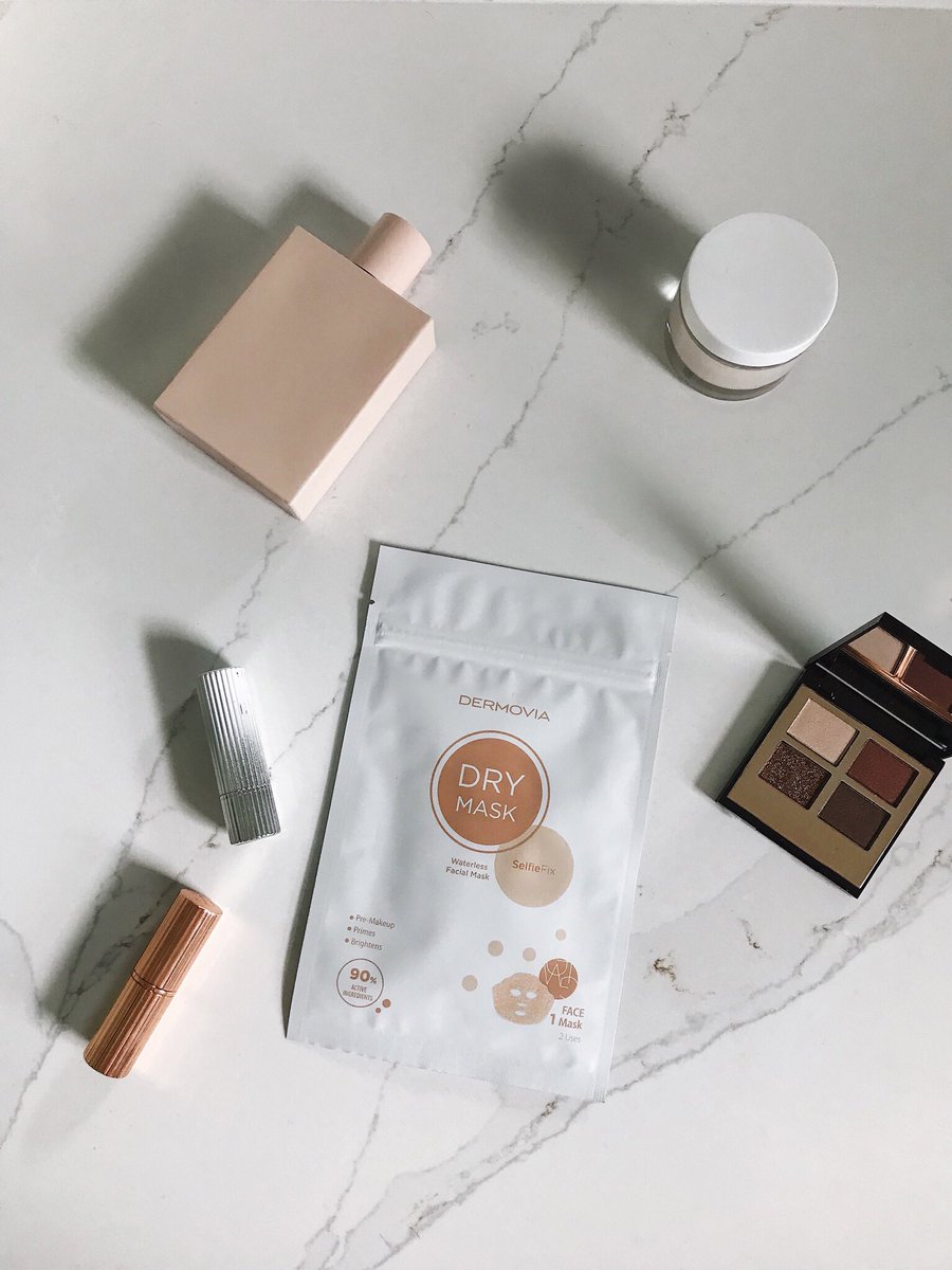 Dermovia's tweet photo. Get your skin New Years Eve photo ready with our Selfie Fix #DryMask. 

✨Use Pre-Makeup
✨Waterless
✨Primes
✨Brightens

https://t.co/UABHa6iH7x https://t.co/pwvXe3aL1H