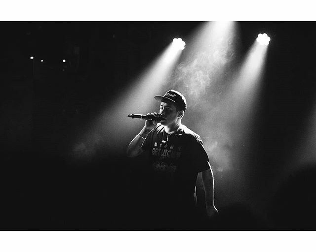 Andrew MacRobert (@andrewmacrobert) on Twitter photo Went all night longer Friday with back to back gigs, including shooting <a href="/sammyadams/">SAMMY ADAMS</a> outside my normal purview of edm shows and portraits. ~~~
#teamcanon #gigphotography #sammyadams #5DMarkIV #hiphop ift.tt/39v62Sr Went all night longer Friday with back to back gigs, including shooting <a href="/sammyadams/">SAMMY ADAMS</a> outside my normal purview of edm shows and portraits. ~~~
#teamcanon #gigphotography #sammyadams #5DMarkIV #hiphop ift.tt/39v62Sr