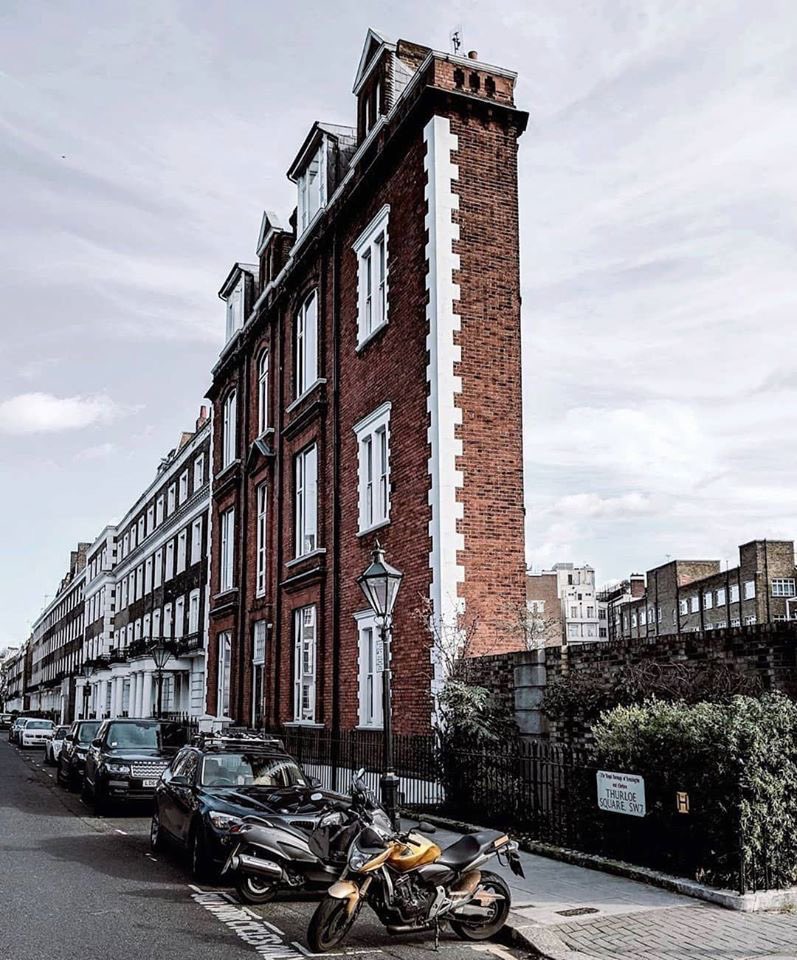 MaltratoPaisaxe's tweet photo. THE THIN HOUSES
#Kensington (London)
vs
#Francelos (Ribadavia)
#FlatironBuilding @pgsarria @COAGOUrense @TRibadavia @arquitectosCOAG @LaRegion https://t.co/DzLjP66456