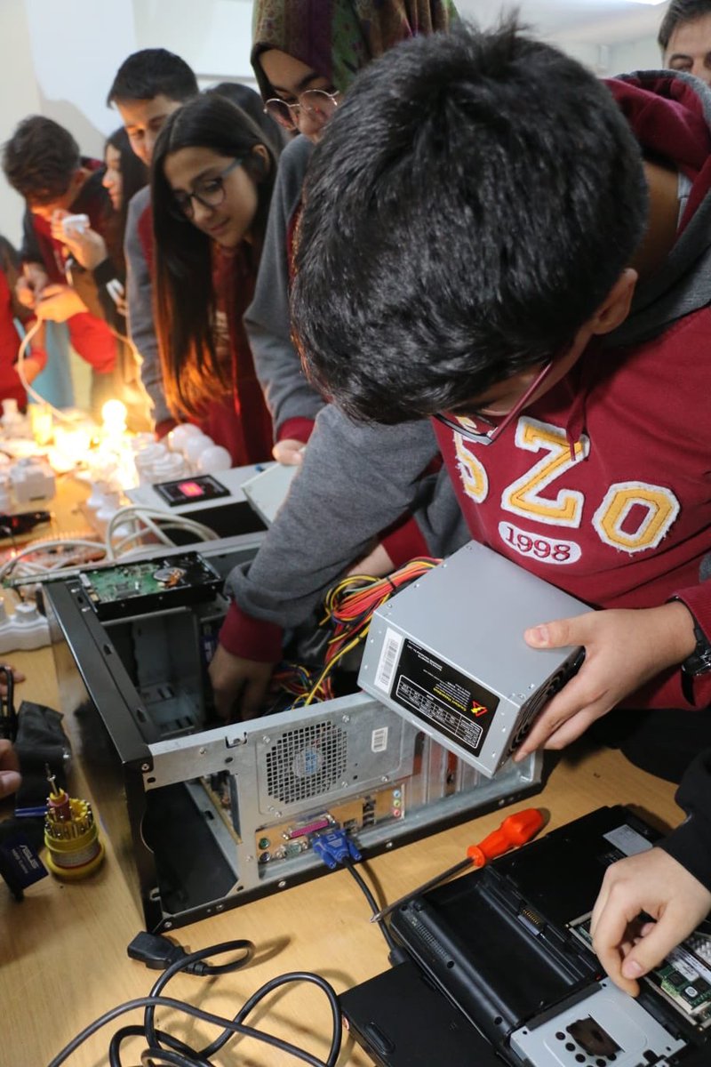 Şehzadeler Şehri Amasya'da, 
Eğitim Şehr-i Amasya sloganı altında,
5132 öğretmenimizle, geleceğimizin teminatı çocuklarımız için 2020 yılında da var gücümüzle çalışacağız. 
#egitimsehriAmasya
#2020amasyayaiyigelecek 
<a href="/tcmeb/">Millî Eğitim Bakanlığı</a>
<a href="/ziyaselcuk/">Ziya Selçuk</a>
<a href="/safran1958/">Mustafa SAFRAN</a>
<a href="/DrOsmanVarol/">Dr Osman Varol</a>
<a href="/ikostereli/">İlker KÖSTERELİOĞLU</a>